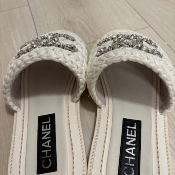 CHANEL Slides - Picture 7 of 12